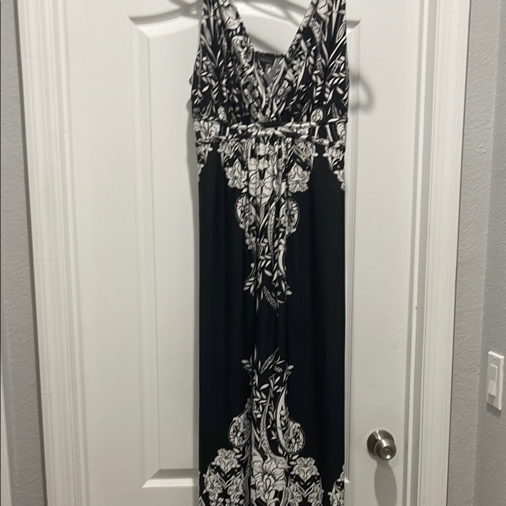 Metaphor Black and White Sleeveless V-neck Gown